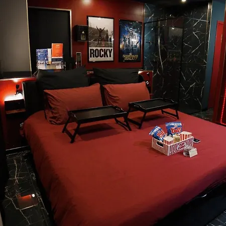 Cinema Prive Centre & King Size Apartment