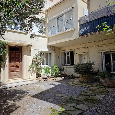 Cinema Prive Centre & King Size Apartment