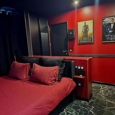 Cinema Prive Centre & King Size Apartament Narbona