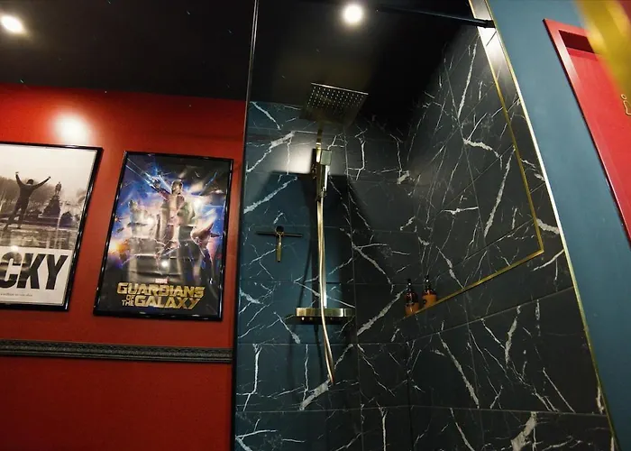 Cinema Prive Centre & King Size Ναρμπόν